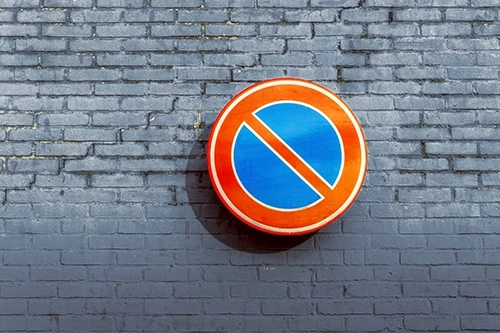 Panneau "interdit de stationner" objectif : ne pas avoir de contravention de stationnement