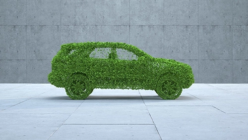 voiture faite en feuilles d'arbre pour symboliser l'éco-conduite