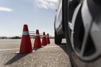 Photo-cones-signalisation-voiture-formation-conduite-sécurité-routière